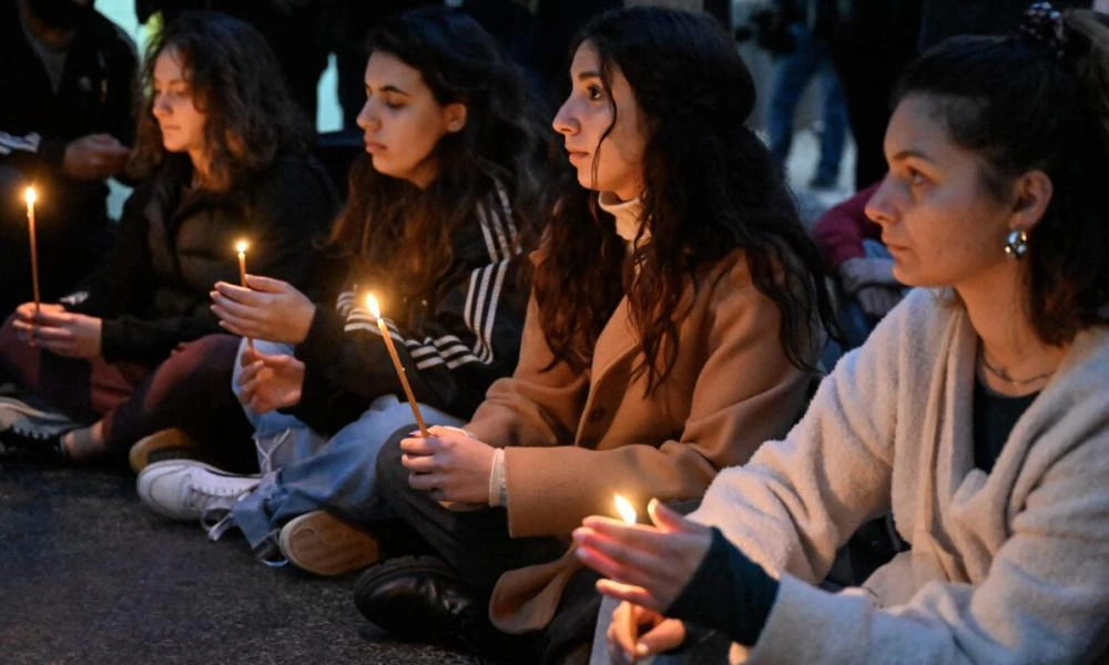 Διεθνή ΜΜΕ για Ελλάδα: "Η θλίψη δίνει τη θέση της στην οργή"